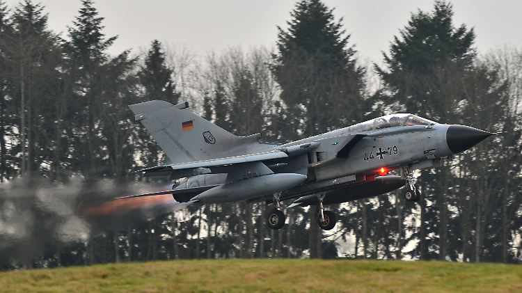 Eigentlich sollen die Tornados Mitte der 20er Jahre ihren Dienst einstellen. Doch ein neues Strategie-Papier erwägt einen längeren Einsatz.