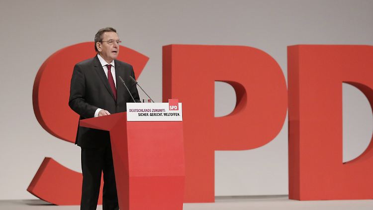 Gerhard Schröder beim Bundesparteitag der SPD 2015 in Berlin.