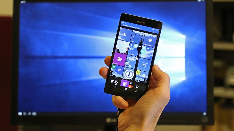 Das Lumia 950 XL wird mit Display-Dock zum Windows-10-PC.