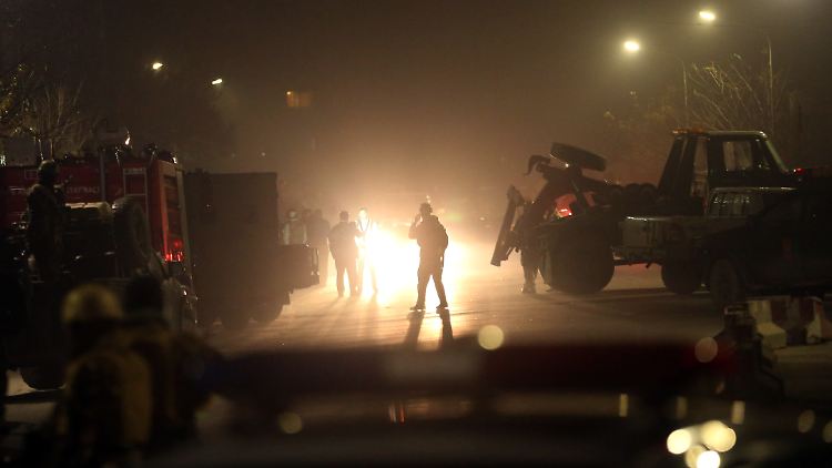 Sicherheitskräfte riegelten die Straßen um den Explosionsort im Viertel Scherpur ab.