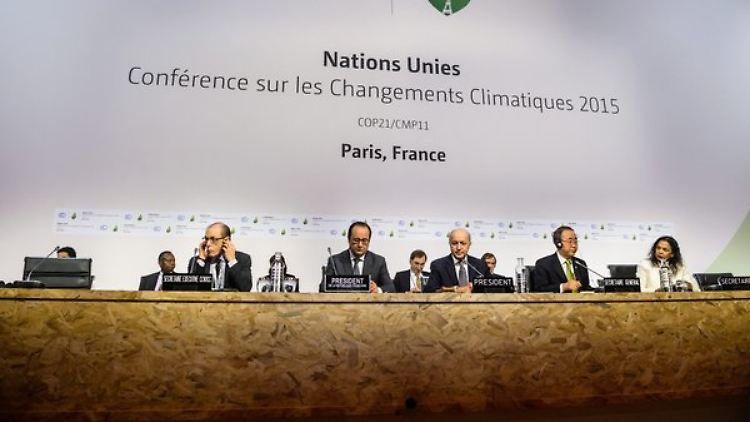 Außenminister Laurent Fabius (3. v.r.), Staatspräsident Francois Hollande (2v.l.) und UN-Generalsekretär Ban Ki-moon (2v.r.).