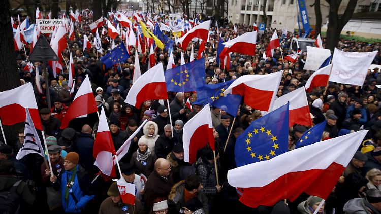 Allein in Warschau gingen etwa 50.000 Menschen auf die Straße.