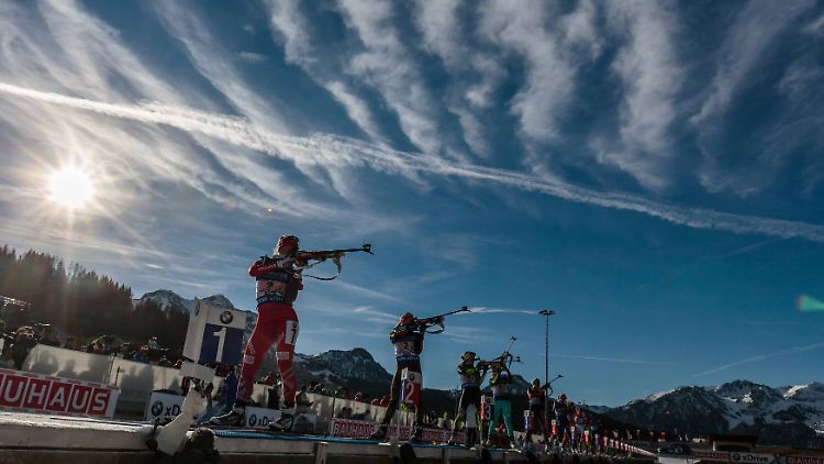 Überraschend strahlend stellt sich die Gegenwart für die deutschen Biathleten dar.