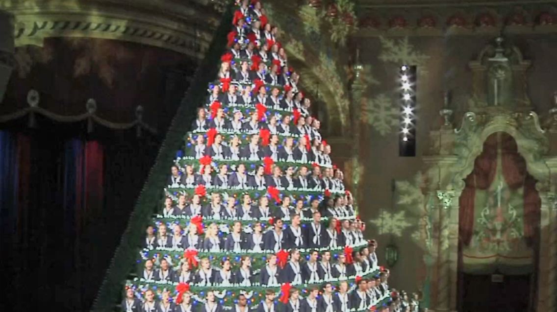 Weihnachtsbaum-aus-Menschen.jpg