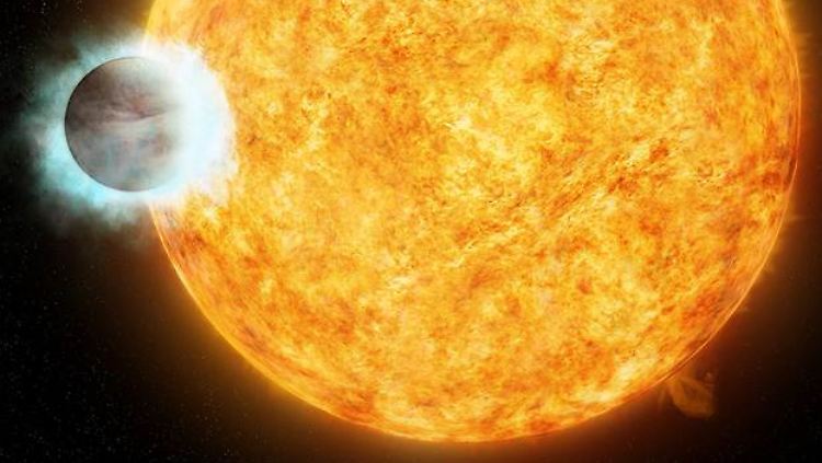 WASP-18b ist ein Beispiel für einen "heißen Jupiter" - er ist seinem Stern so nahe, dass er ihn in nur 23 Stunden umrundet.