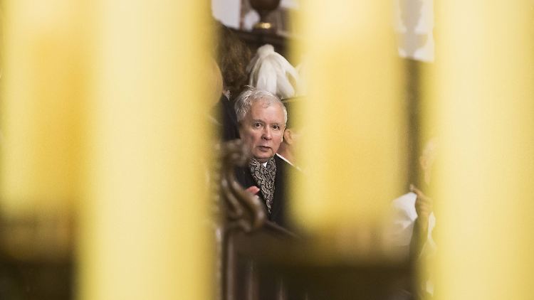 Auch wenn er selbst kein Regierungsamt innehat, bleibt Kaczynskis die treibende Kraft hinter den jüngsten Gesetzesänderungen.