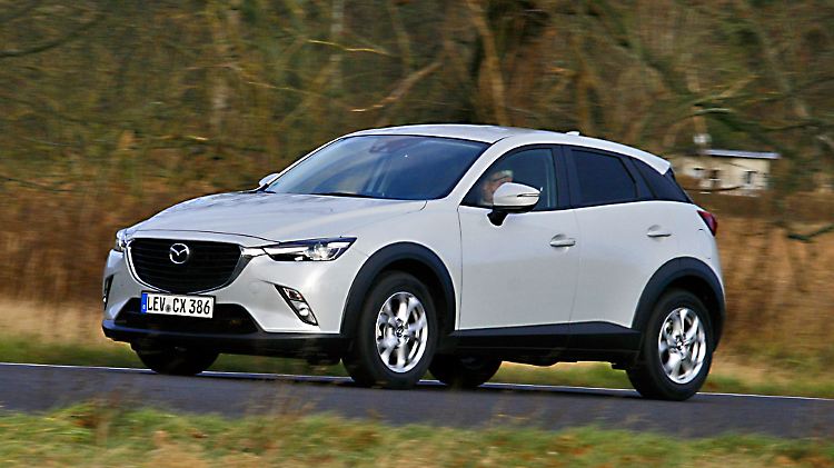 Schwarze Applikationen und Radläufe verschaffen dem Mazda CX-3einen robusten Auftritt.