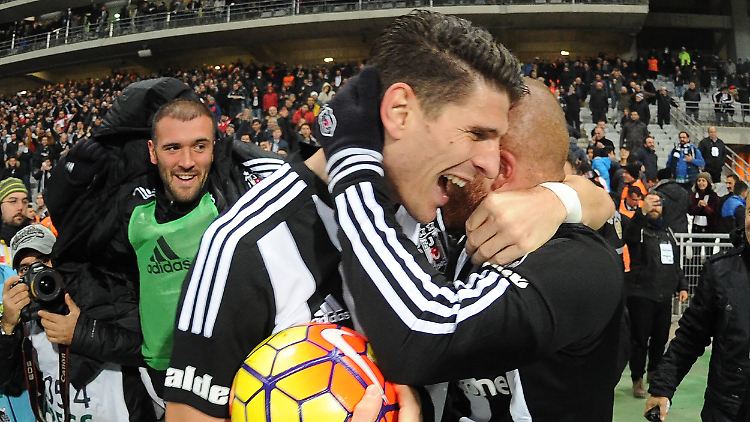 Ich liebe diese Spiele, diese Derbys": Mario Gomez.