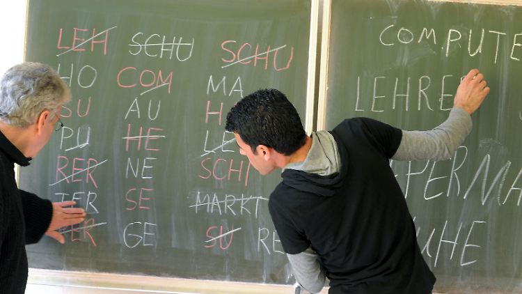 Die meisten Lehrer werden wohl die bevölkerungsreichen Bundesländer Nordrhein-Westfalen und Bayern einstellen. 