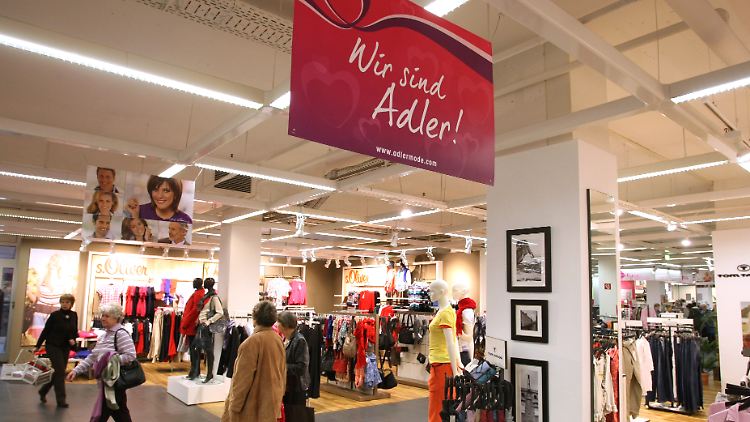 Die Aktien von Adler Modemärkte geben um fast 11 Prozent nach.