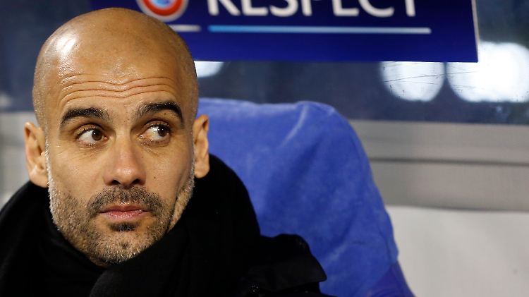 Pokderface: Josep Guardiola lässt sich nicht in die Karten schauen.