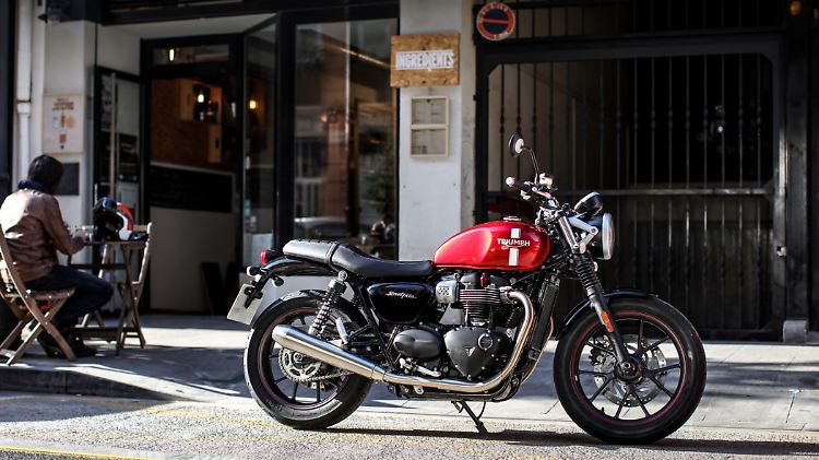 Die neue Street Twin ist dem Bonneville-Erstling von 1956 wie aus dem Gesicht geschnitten.