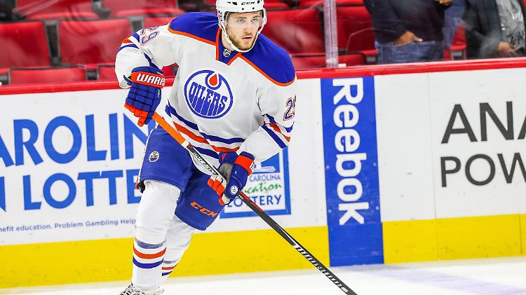 Leon Draisaitl von den Edmonton Oilers spielt derzeit seine zweite Saison in der NHL.