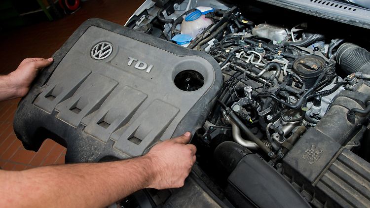 2.0 Liter TDI Dieselmotor vom Typ EA189 in einem VW Touran.