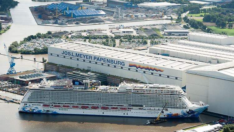 Die Meyer Werft im niedersächsischen Papenburg ist weltbekannt für den Bau von Luxusschiffen.