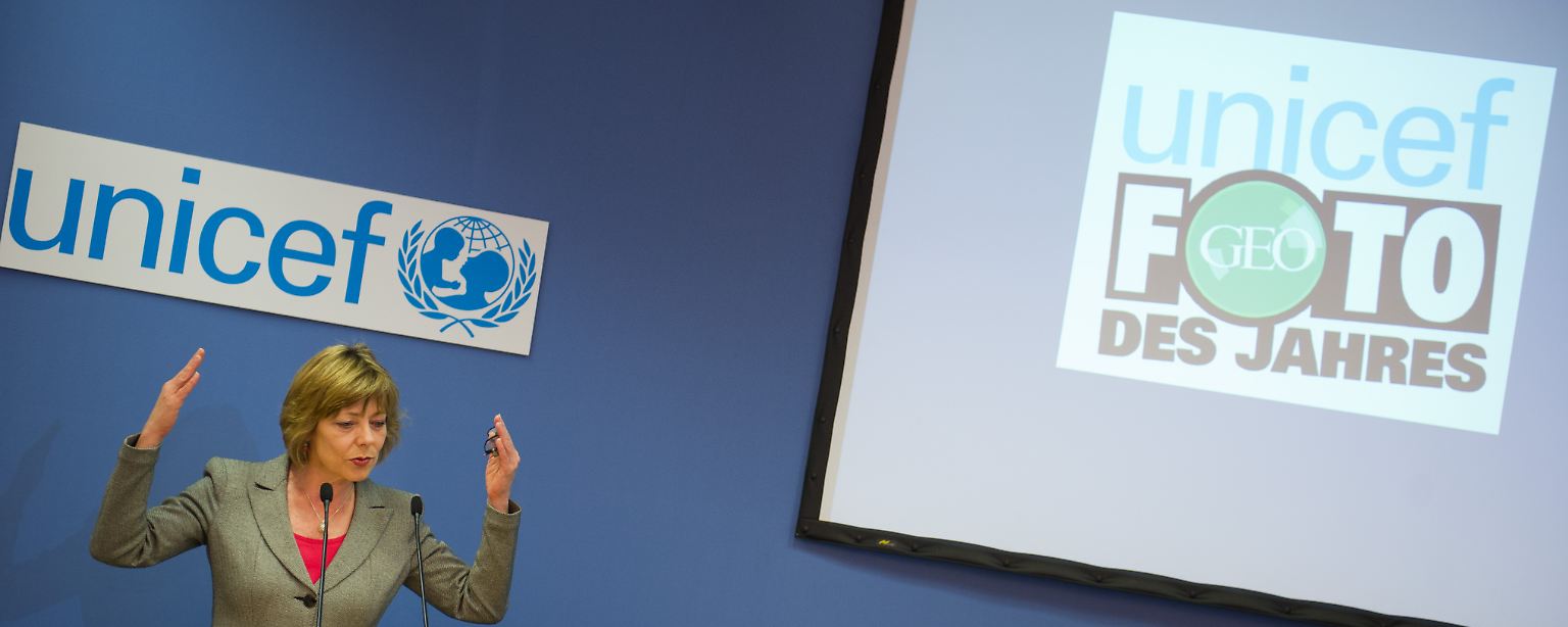 Jedes Jahr küren Unicef Deutschland und das Magazin "Geo" unter Fotos und Fotoreportagen, die Lebensumstände von Kindern in der ganzen Welt darstellen, das "Unicef-Foto des Jahres". Neben den drei Siegern werden acht weitere Reportagen ehrenvoll erwähnt.