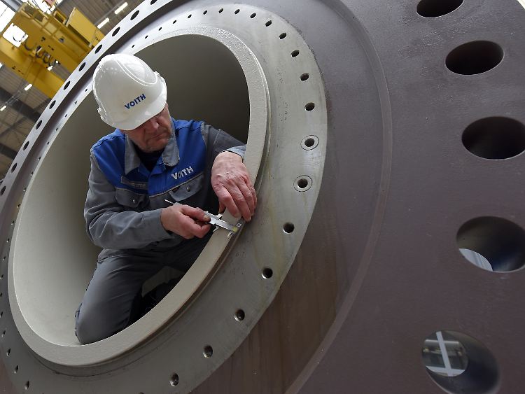 Herstellung von Teilen einer Wasserkraftturbine beim Anlagenbauer Voith.