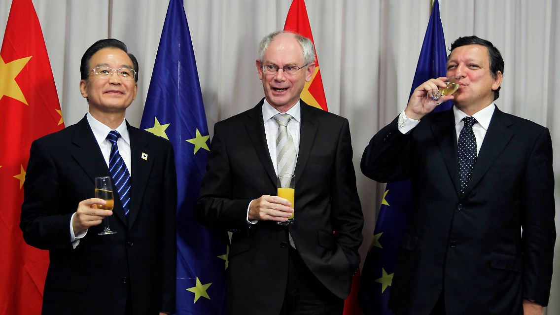 Die Fronten sind verhärtet: Chinas Regierungschef Wen Jiabao, EU-Ratspräsident Herman Van Rompuy und Kommissionspräsident José Manuel Barroso.