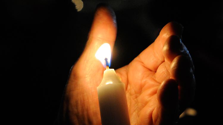 Ein Licht für Menschen auf der Flucht statt autoritärer Schuldzuweisungen ist das Ziel der Lichterketten-Veranstalter.  