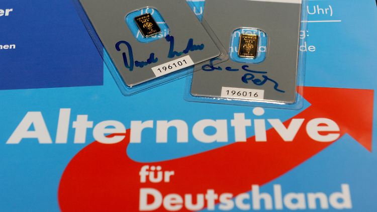 Diese Goldbarren verkaufte die AfD auf ihrem Parteitag in Bremen diesen Februar. Mit den Einnahmen will ihren Umsatz erhöhen.