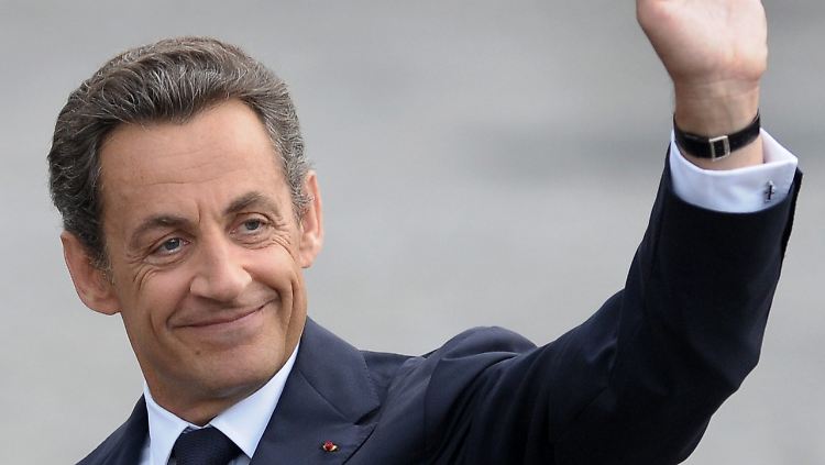 Sarkozy muss sich verabschieden.