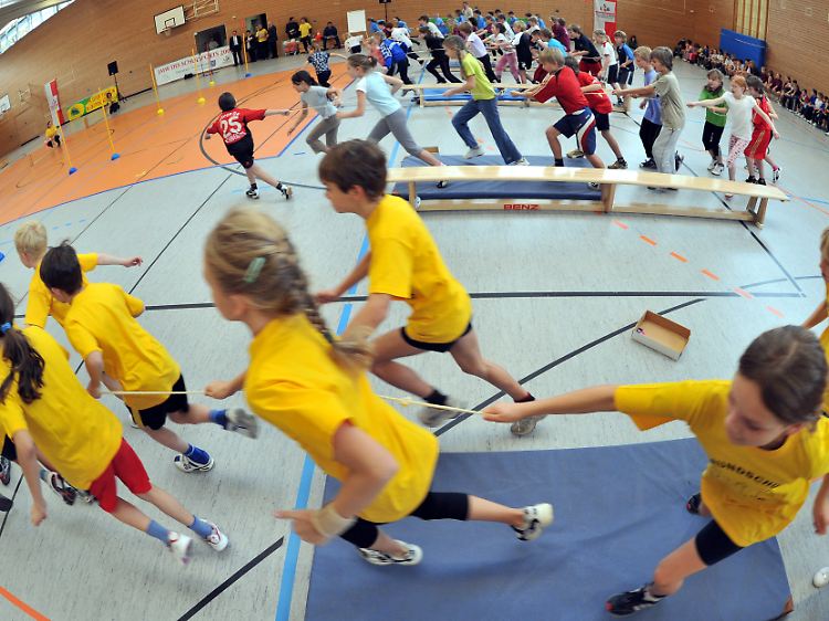 Wer Anerkennung will, muss sich anstrengen; mitunter mächtig anstrengen. Das führt nicht nur unter Kindern zu Überforderung.