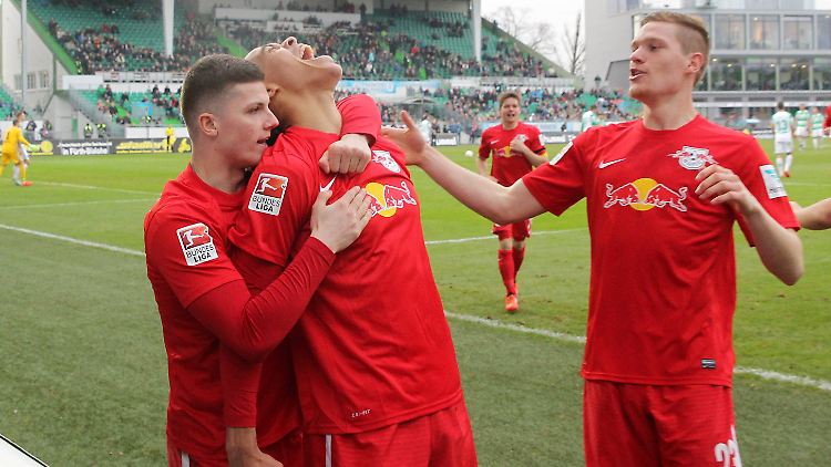 Leipziger Jubel: Marcel Sabitzer, Torschütze Yussuf Poulsen und Marcel Halstenberg nach dem ersten Tor.