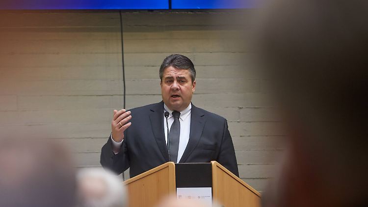 "Über die Kanzlerkandidatur entscheiden wir Anfang 2017."