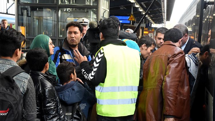 Flüchtlinge wollen von Flensburg aus nach Norden weiterreisen. Ihr Ziel: Schweden.