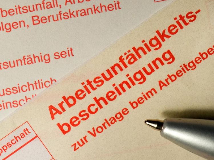 Auch eine Fehlzeit von durchschnittlich 17,4 Wochen im Jahr muss als Kündigungsgrund noch nicht ausreichen.