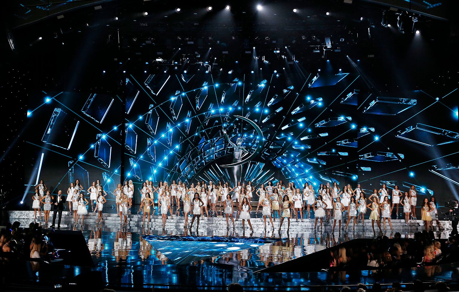 Alle haben es auf die Krone abgesehen:
80 Bewerberinnen aus der ganzen Welt treten in Las Vegas an, um "Miss Universe 2015" zu werden.