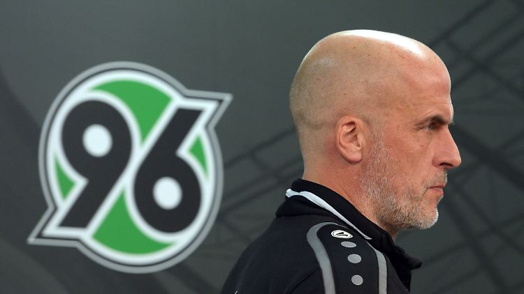 Unter Michael Frontzeck erlebte Hannover eine fatale Hinserie, die sich nun unter Schaaf fortsetzt.