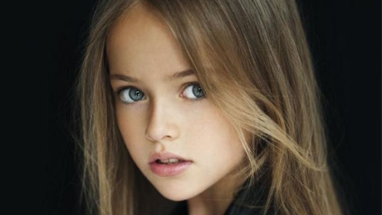 Kristina Pimenova modelt seit ihrem dritten Lebensjahr. Jetzt ist sie zehn Jahre alt und ein Weltstar. Ist das gefährlich?