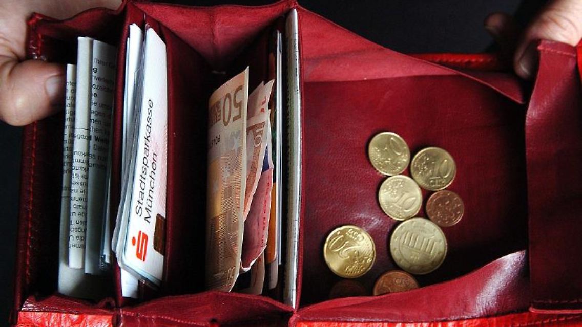 Die meisten Verbraucher dürften 2016 mehr Geld zur Verfügung haben.