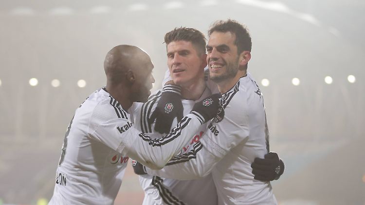 Mario Gomez machte in der 34. Minute das erste Tor für Besiktas. Damit glich er zwischenzeitlich zum 1:1 aus.