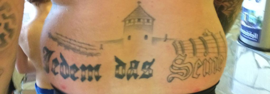 Das Tattoo des NPD-Manns