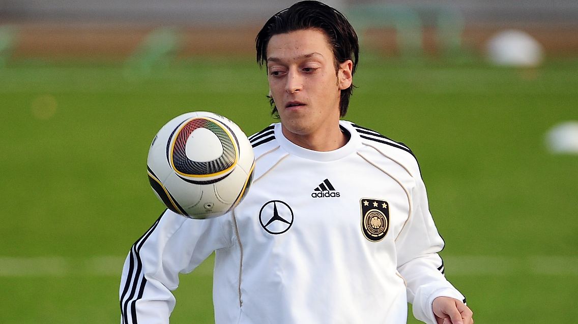 Für Deutschland am Ball: Mesut Özil.