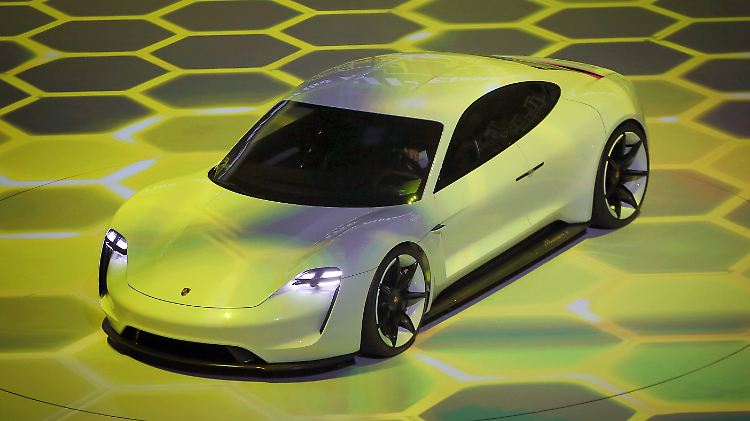 Der Porsche "Mission E": Die damit verbundenen Investitionen verschlingen 700 Millionen Euro.