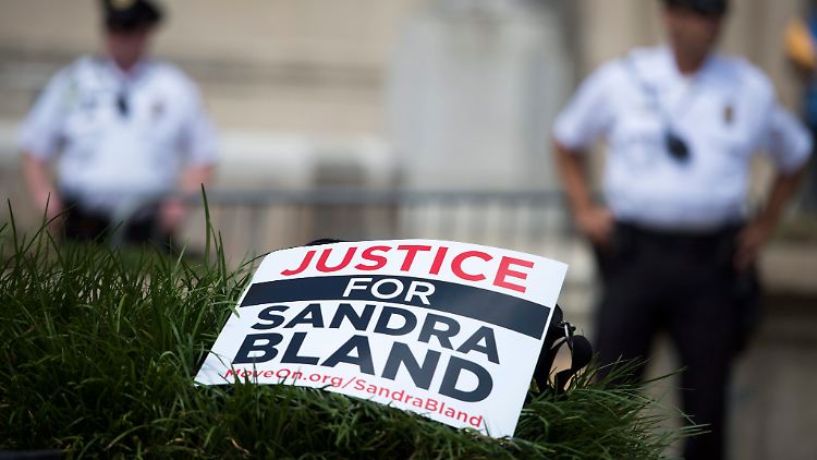 Für die Justizbehörden war es Selbstmord, die Familie von Sandra Bland bezweifelt das.