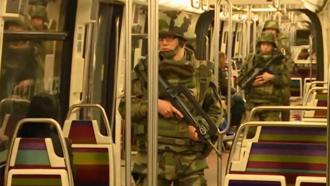 soldaten paris.JPG