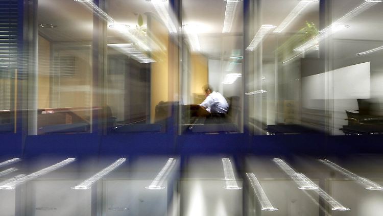 Jeden Tag Überstunden, manchmal bis spät in die Nacht hinein - für viele gehört das schon zum Alltag.