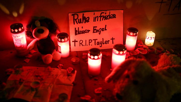 Am. 12. Dezember wird Tayler in Hamburg in ein Krankenhaus eingewiesen. Eine Woche später stirbt er.