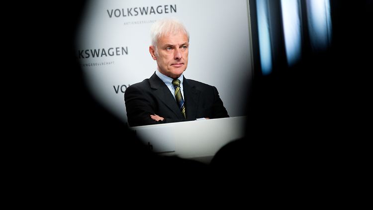 "Es ist klar, dass wir den Gürtel enger schnallen müssen", sagt VW-Chef Müller.