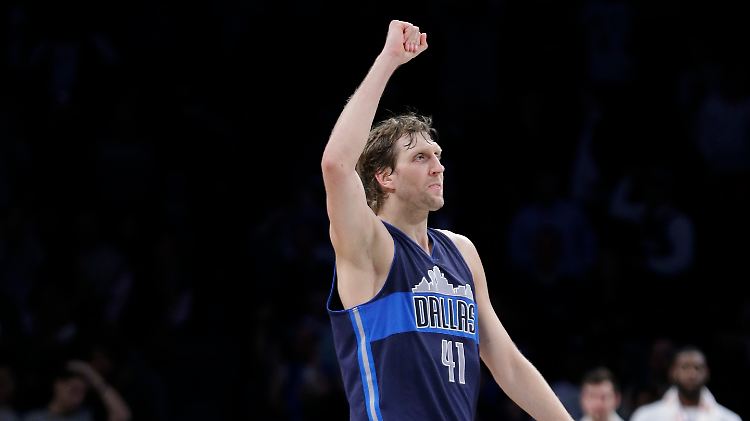 Mit 28.599 Punkten kämpft sich Dirk Nowitzki in der Scorerliste um einen Platz nach vorne. 