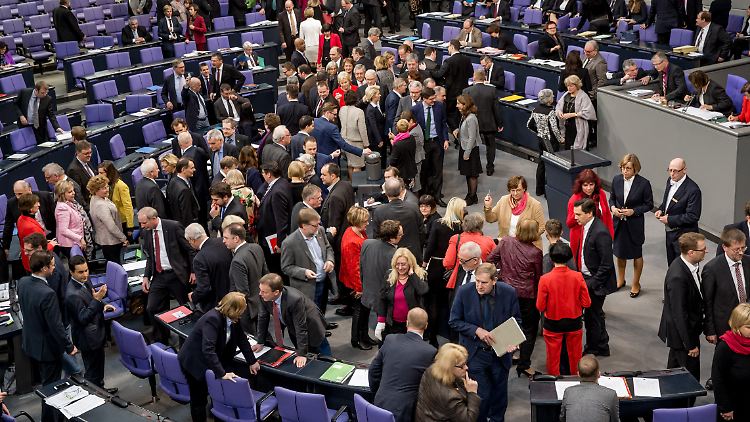 Einen Fraktionszwang gibt es in Deutschland nicht. Laut dem Grundgesetz sind Abgeordnete lediglich ihrem Gewissen verpflichtet. In Probeabstimmungen werden Abstimmungen vorab getestet.