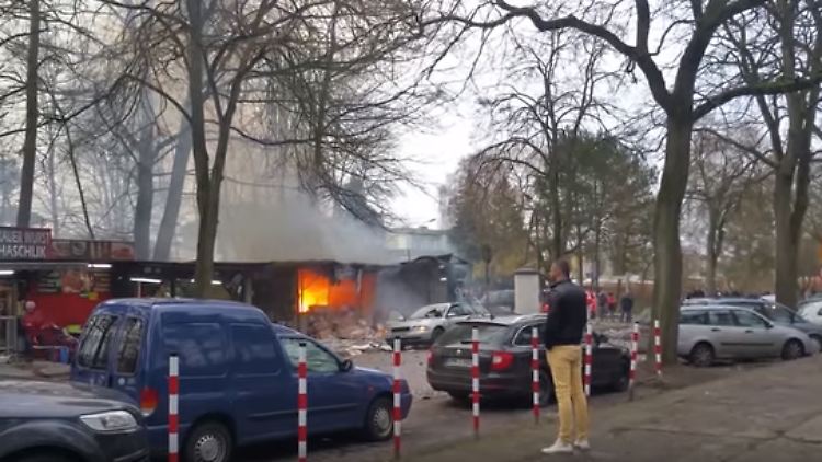 Auf Usedom ist ein Stand mit sogenannten Polen-Böllern explodiert. Es folgten mehrere Detonationen.