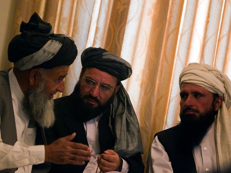 Die Mitglieder des "Hohen Friedensrates" sollen die Gespräche mit den Taliban voranbringen.