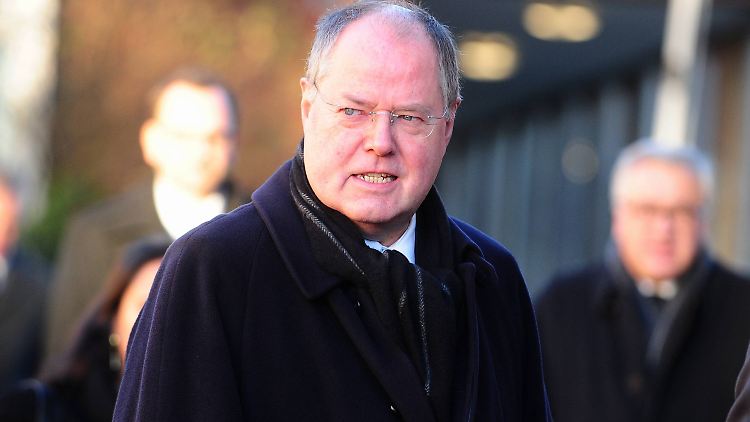 Von 2002 bis 2005 NRW-Ministerpräsident, 2005 bis 2009 Bundesfinanzminister, 2013 SPD-Kanzlerkandidat, seitdem wieder einfacher Abgeordneter: Peer Steinbrück.