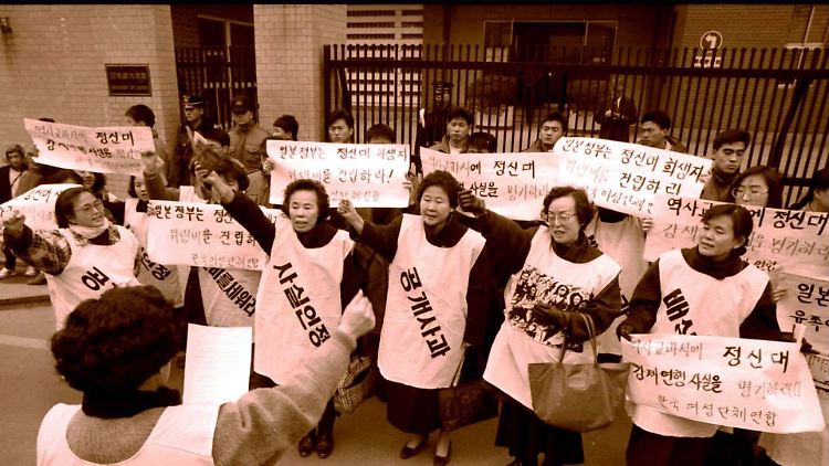 Opfer der Zwangsprostitution und Aktivisten demonstrieren seit 1992 fast jede Woche für eine Entschädigung. Hier ist ihr erster Protest vor der japanischen Botschaft in Seoul zu sehen.