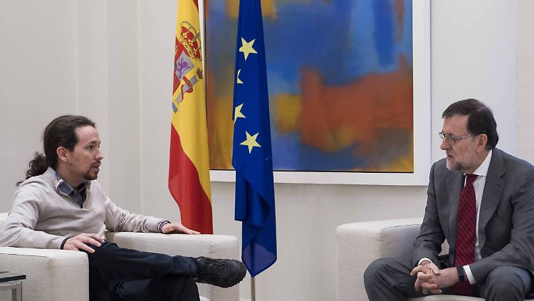Das wird nichts: Spaniens Premier Rajoy im Gespräch mit Pablo Iglesias, dem Anführer von Podemos.